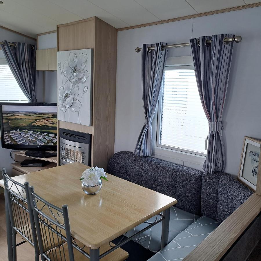 Cj & Daisies Holiday Home プレタティン エクステリア 写真